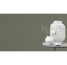 Decoratieve scène met lamp, vaas en tafel