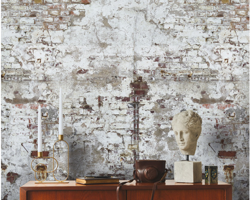 Decoratieve scène met bakstenen muur, dressoir en decoraties