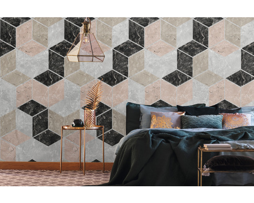 Wanddecoratie met driedimensionaal geometrisch behang in de slaapkamer.