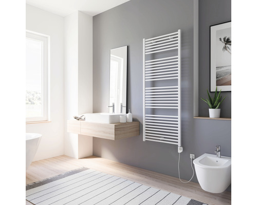 Moderne badkamer met wastafel, spiegel, radiator en bidet