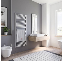 Moderne badkamer met handdoekradiator, wastafel en bidet