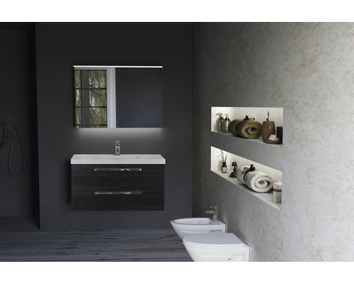 Moderne badkamer met wastafel, spiegel, bidet en toilet