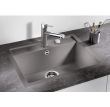 Spoelbak met kraan op een werkblad