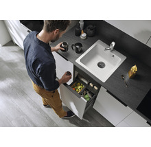 Spoelbak met afvalscheidingssysteem in een moderne keuken