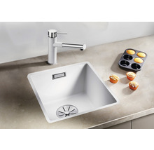 Keukenspoelbak met kraan, afvoerkorf en muffins