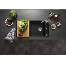 Spoelbak met afdruiprek, kraan en snijplank