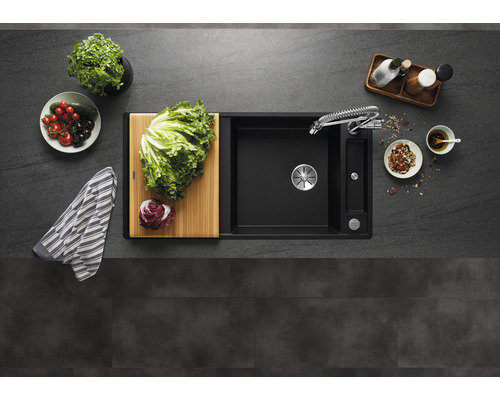 Spoelbak met afdruiprek, kraan en snijplank