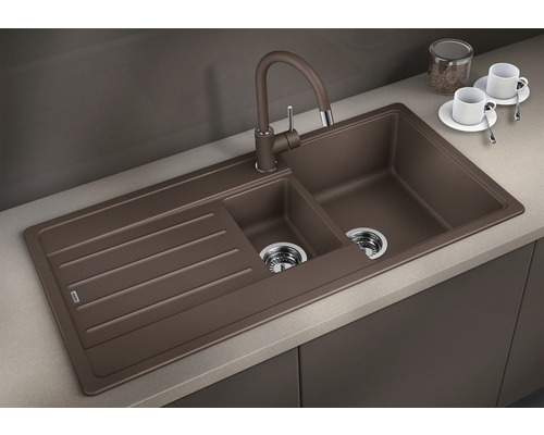 Spoelbak van composiet met afdruiprek en waterkraan