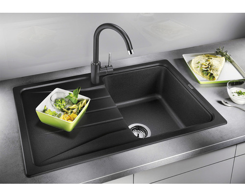 Spoelbak van composiet met afdruiprek en keukenkraan