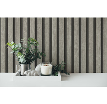 Decoratief houten lambrisering behang met kaars en eucalyptus op dienblad