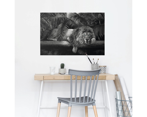 Decoratief canvas met leeuwenmotief boven een bureau