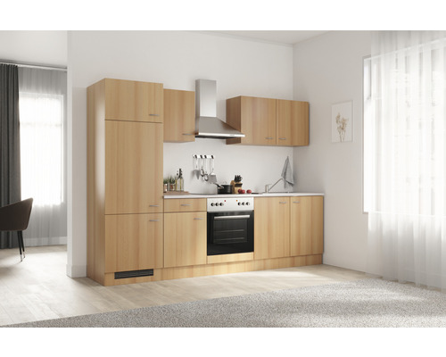 Lichte inbouwkeuken met boven- en onderkasten en afzuigkap