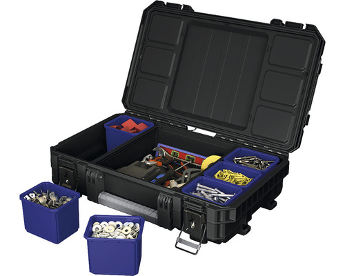 Open gereedschapskoffer met gereedschap en kleine onderdelen