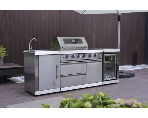 Roestvrijstalen buitenkeuken met barbecue, gootsteen en drankkoeler