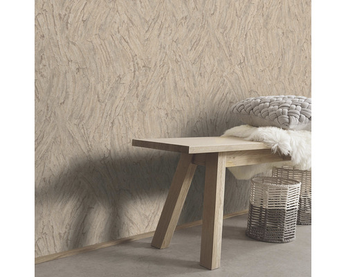 Scene met behang met patroon, bank, kussen en manden