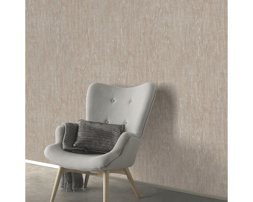 Scene met behang met houten structuur en fauteuil