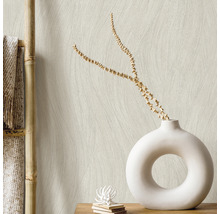 Close-up van een gestructureerd behang, gecombineerd met decoratieve elementen.