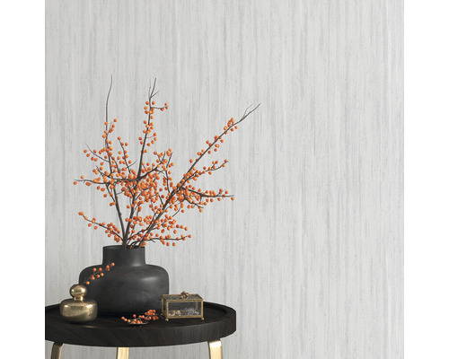 Decoratieve scène met vaas, bessen en sieradendoosje op een bijzettafel