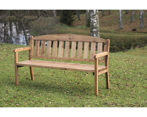 Houten tuinbank op een gazon