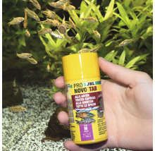 JBL Novo Tab M voedertabletten voor vissen in de hand voor aquarium