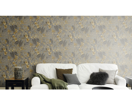 Woonkamer met grijs bloemenbehang