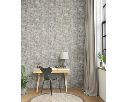 Werkkamer met steenbehang, bureau en stoel