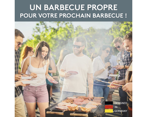 Een groep mensen die buiten aan het barbecueën is met de vermelding ontworpen in Duitsland.