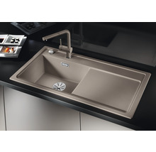 Spoelbak van silgraniet met afdruipvlak en kraan