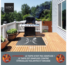 Grillmat met de print ''Man aan het werk'' op een houten terras met barbecue