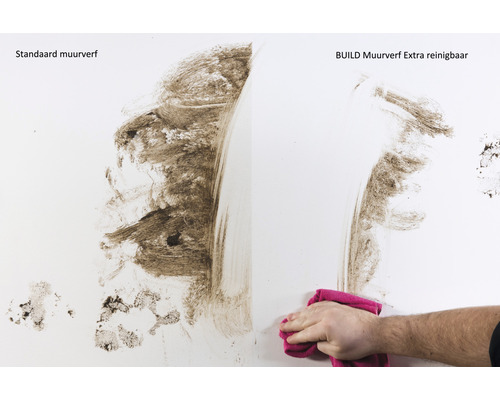 Vergelijking van standaard muurverf en BUILD extra reinigbare muurverf na reiniging