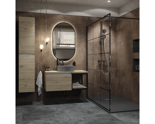 Badkamer met wastafel, spiegelkast, verlichte spiegel en douchecabine.