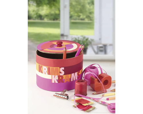 Decoratieve container met het woord Krimskrams en diverse knutselspullen