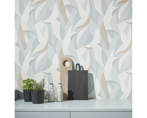 Decoratief behang met abstract bladdesign in een heldere kamer