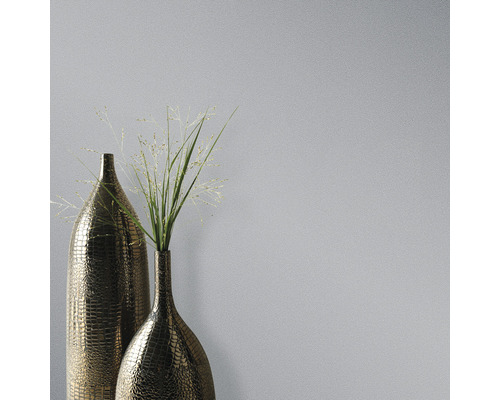 Close-up van een grijs gestructureerd behang met twee vazen