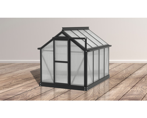 Kas met deur en transparante wanden voor de tuin