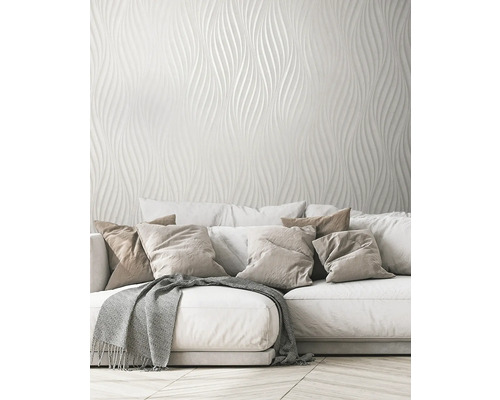 Woonkamer met bank en driedimensionaal golvend wandbehang