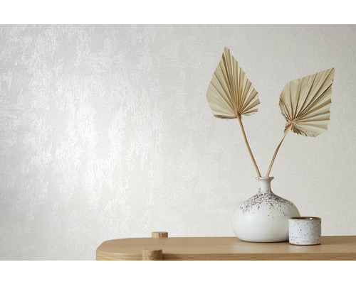 Wanddecoratie met spachtelputz, decoratie met droogbloemen en keramische vaas