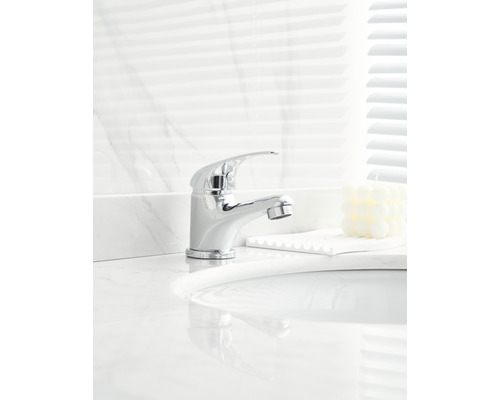 Wastafelkraan in de badkamer