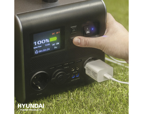 Draagbaar powerstation met oplader en bedieningselementen