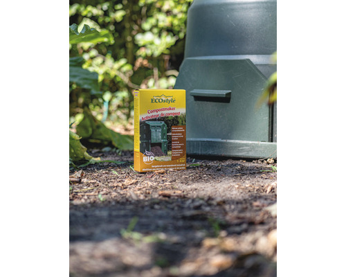 ECOstyle Compostmaker naast een compostvat