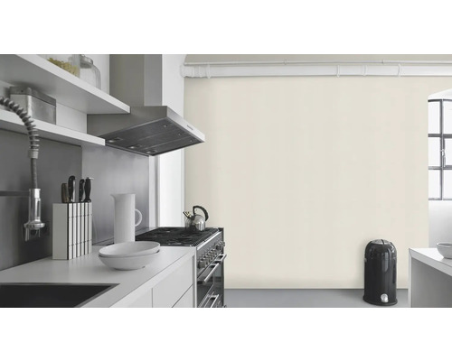 Moderne keuken met witte elementen en neutrale muurverf