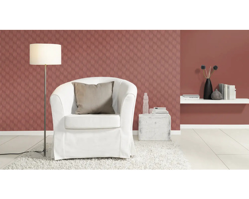 Woonkamer met fauteuil, staande lamp en plank