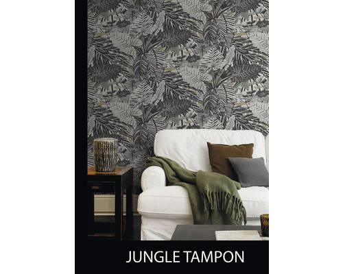 Woonkamer met junglebehang, bank en bijzettafel
