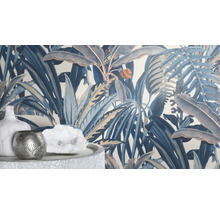 Decoratief behang met jungle motief en diverse decoraties
