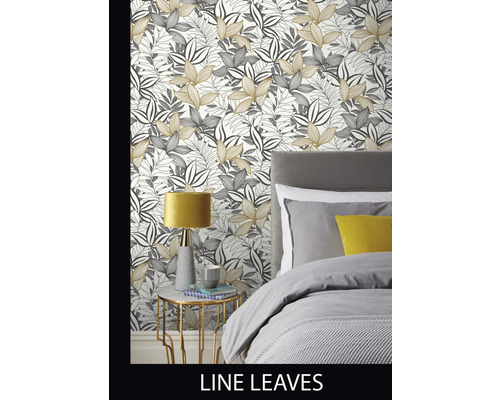 Slaapkamer met bladpatroonbehang, nachtkastje en lamp