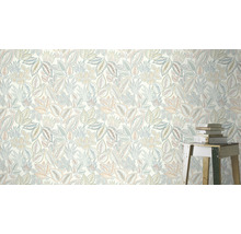 Behang met bladerpatroon op de muur