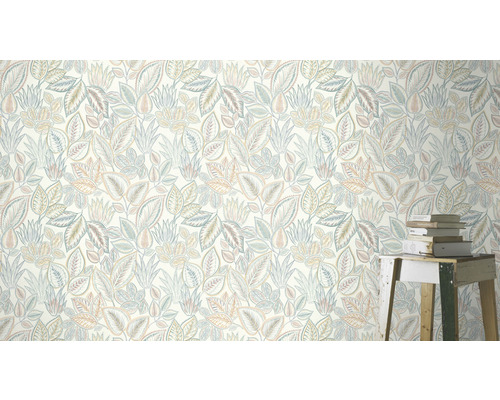 Behang met bladerpatroon op de muur