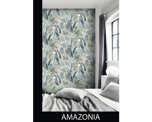 Slaapkamer met junglebehang met bladerenpatroon