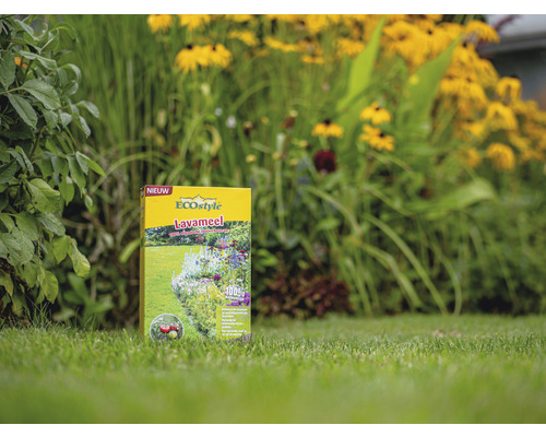 ECOstyle Lavameel verpakking op gazon voor bloembed