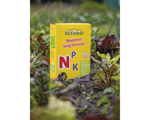 EcoStyle bloedmeel meststofverpakking in de tuin